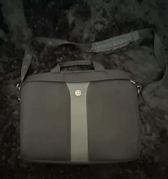 Wenger Legacy 17-inch Laptop Slimcase in Black and Grey
