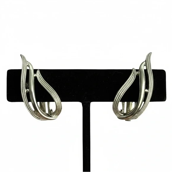 Vintage Sarah Coventry “Stunning” Clip-On Earrings Swirl‎ Design (1960s)