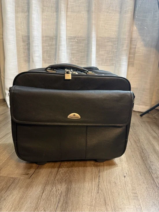 Samsonite Black Rolling Laptop Briefcase with Front Pocket