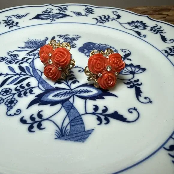 Vintage Coral Red Rose Screw Back Earrings Gold Tone Filigree Rhinestone Floral