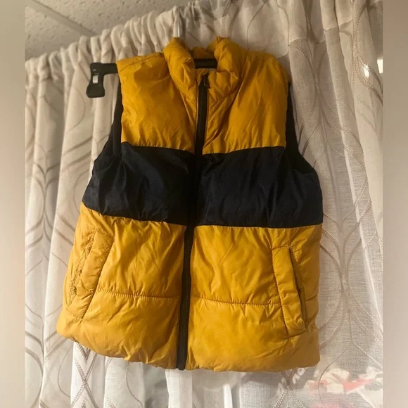 Old Navy Black and Yellow Puffer Vest EUC