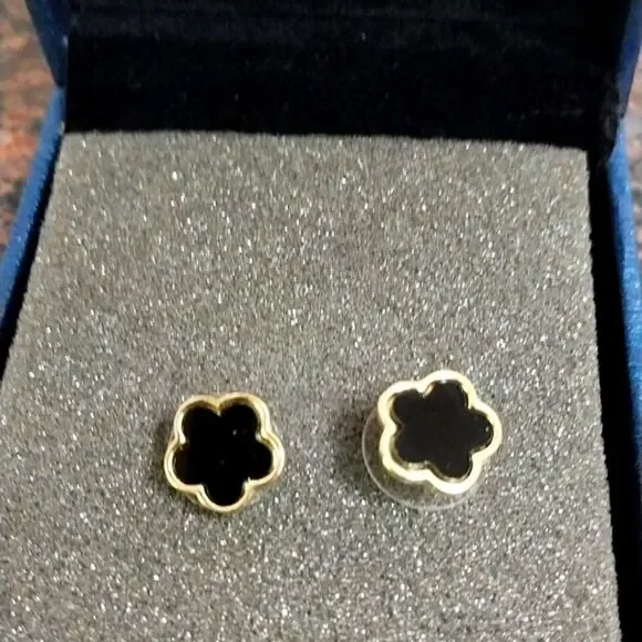 Goldtone Clover  famous maker look-alike earrings...NEW