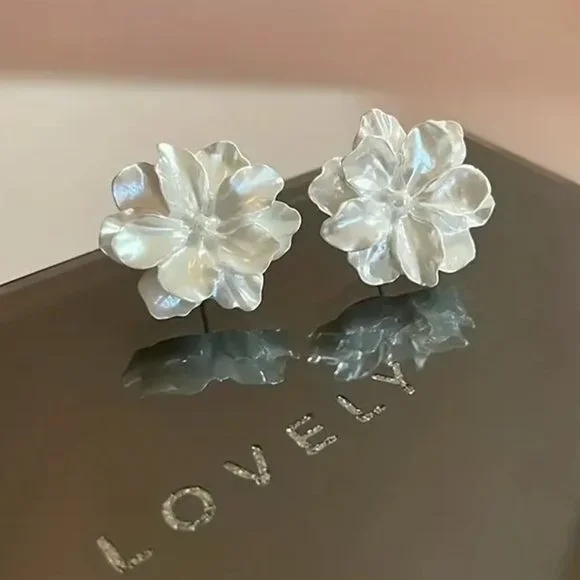 Earrings Large Exquisite White Flower Pearly Shine Ornaments Glam Statement New
