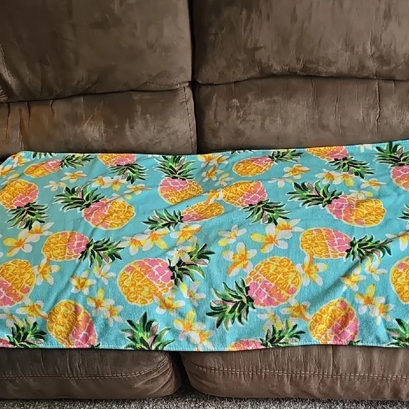 Source Unknown Pineapple Print Beach Towel - Turquoise, Yellow, Pink