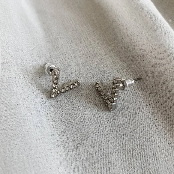 VTG Silver V Initial Geometric CZ Stud Earrings