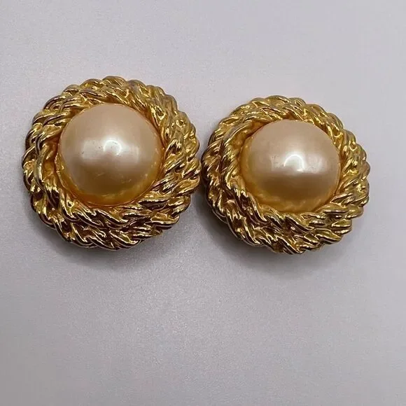 Vintage Joan Rivers Faux Pearl Clip On Earrings