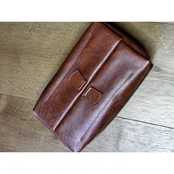 Vintage Flip Top Valet Kit‎ by St Thomas 1970's