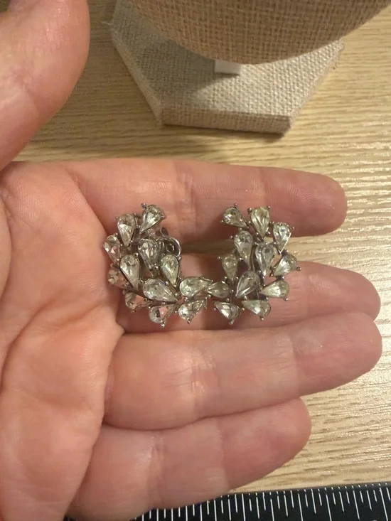 Vintage Trifari Crown Rhinestone Clip On Earrings Silver Tone Teardrop Cluster‎