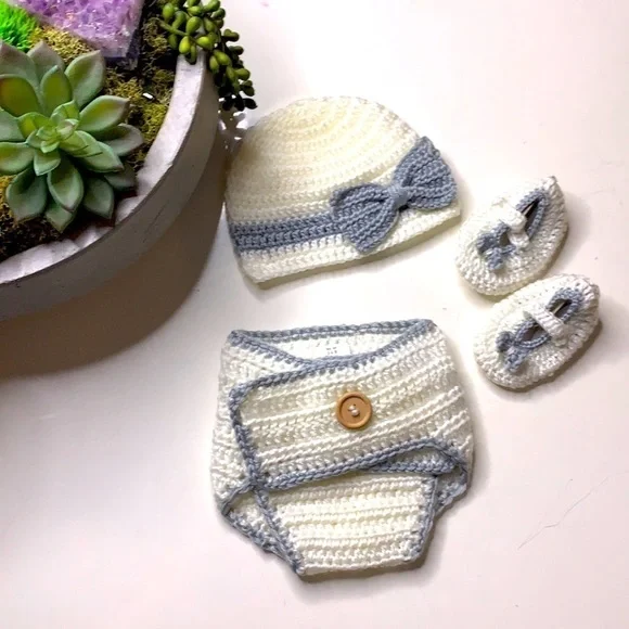 So’dorable Crochet Infant photo shoot three piece set / baby infant 0-3 Months