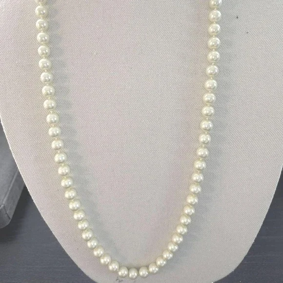 Necklace faux pearl cream white lobster clasp classic strand New