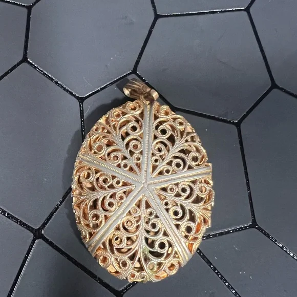 Vintage Gold Tone Filigree Locket Pendant