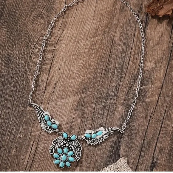 NEW Alloy Silver and faux Turquoise Necklace