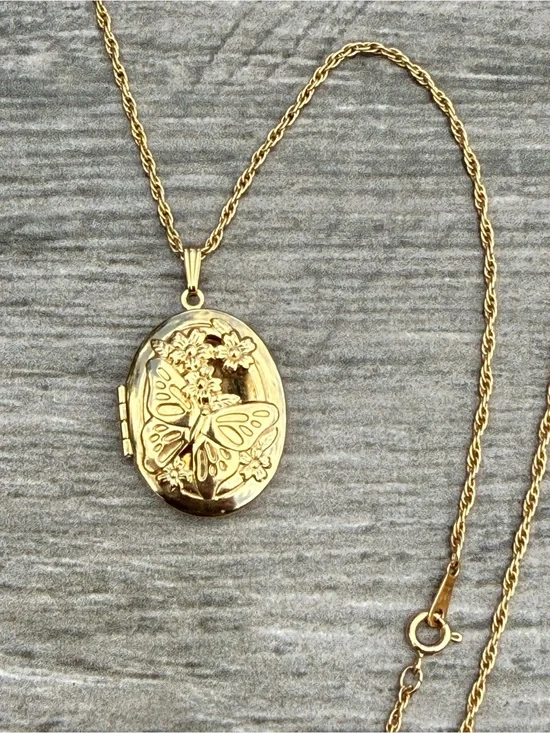 Vintage Avon 70s gold-tone butterfly perfume locket necklace