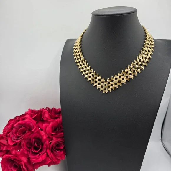 Napier Vintage Gold Tone Woven Lattice V-Shape Collar Statement Necklace 16in