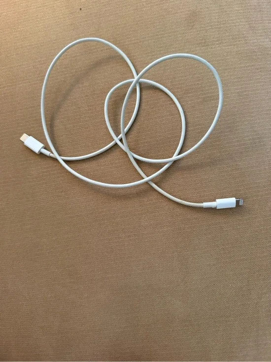 Apple White Lightning to USB-C Charging Cable