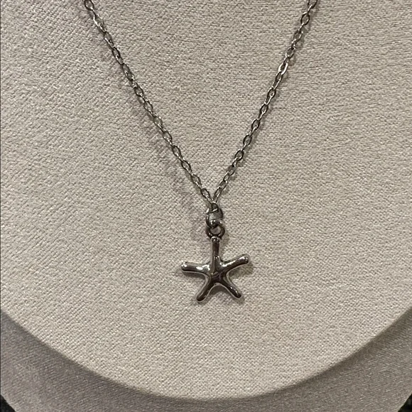 Harriet Ave Jewels Silver Starfish Necklace