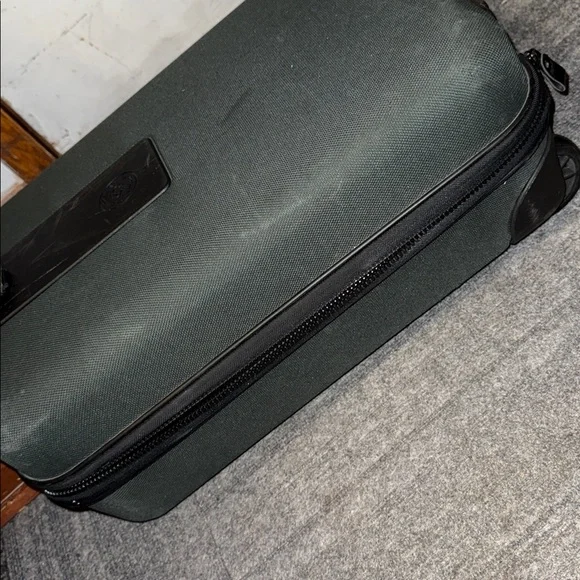 samsonite carry on travel bavg wih wheels
