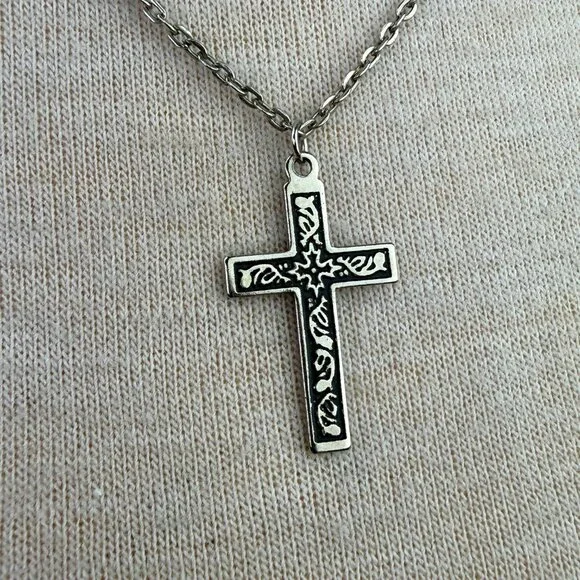 Silver Tone Cross Pendant Necklace 1.5