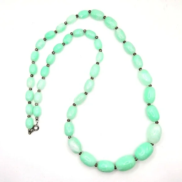 Vtg Seafoam Green Marbled UV Reactive Lucite Bead‎ Necklace Silver Tone Spacers