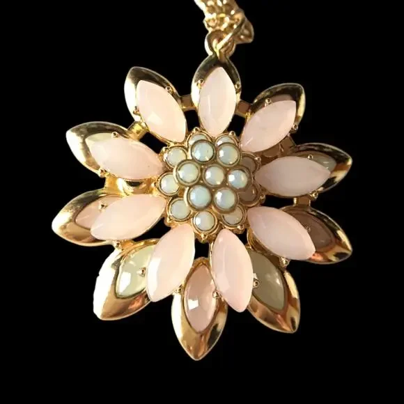 Bright gold tone pastel pink flower pendant necklace