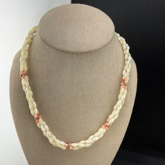 Vintage Mother of Pearl Necklace Beaded 18