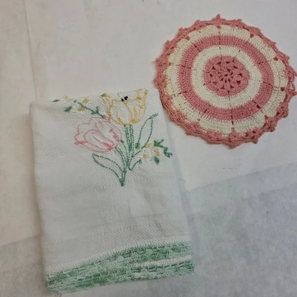 Vintage Cannon Tea Towel Dish White Embroidered Floral Crochet‎ Trim, GUC
