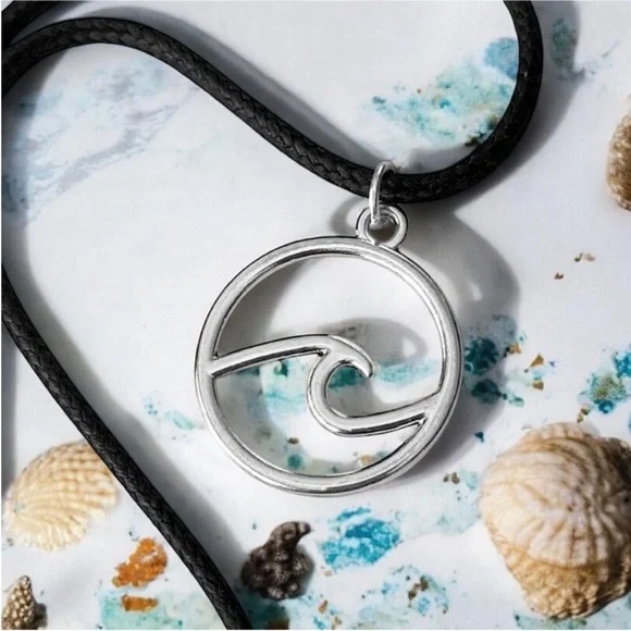 5 For $25💫Silver Ocean Wave Pendant