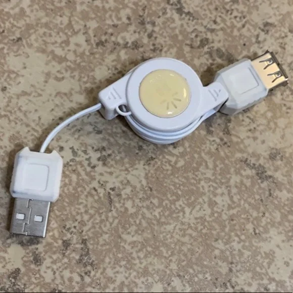 Case Logic Retractable Charger