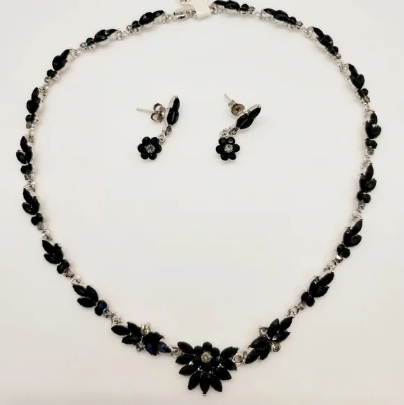 NWT  Rhodium plated Silver Black Necklace Earring Set