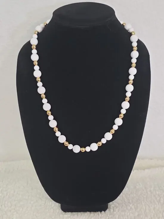 Vintage Retro Preppy Classic Design Beaded Necklace White And Gold Tones