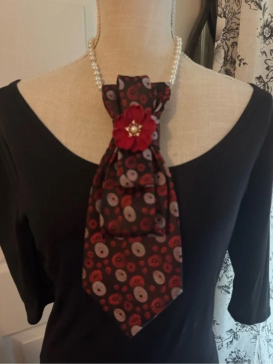 Red and Black Floral Accent Tie Necklace
