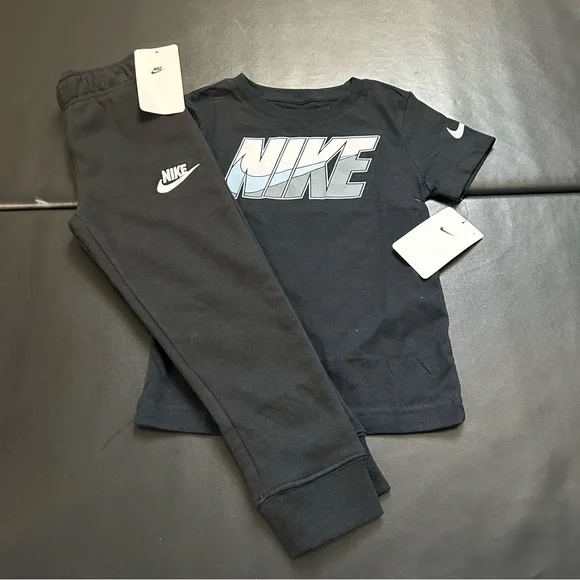 NWT Nike Jogger & Tee Set Boys Size 5