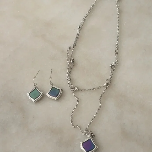Kendra Scott Earring and Necklace Set