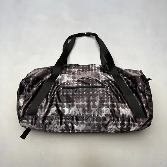 Oakley Gym Duffle Carry On Bag Mens 26x8.5 Geometric Workout Travel Gorpcore