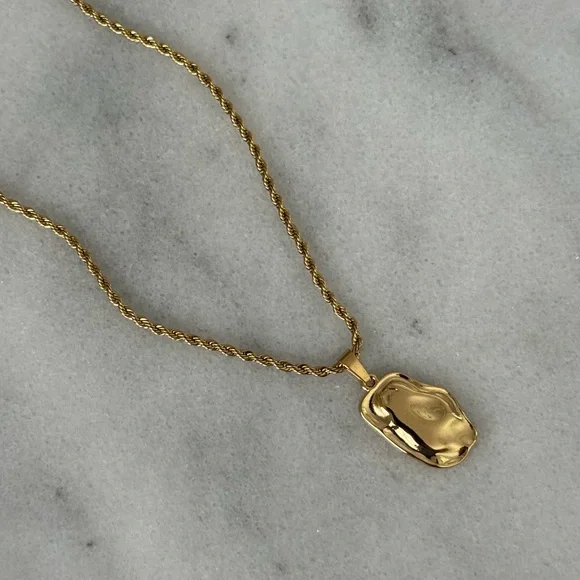 Gold Vintage Style Hammered Irregular Pendant Necklace   Brand New