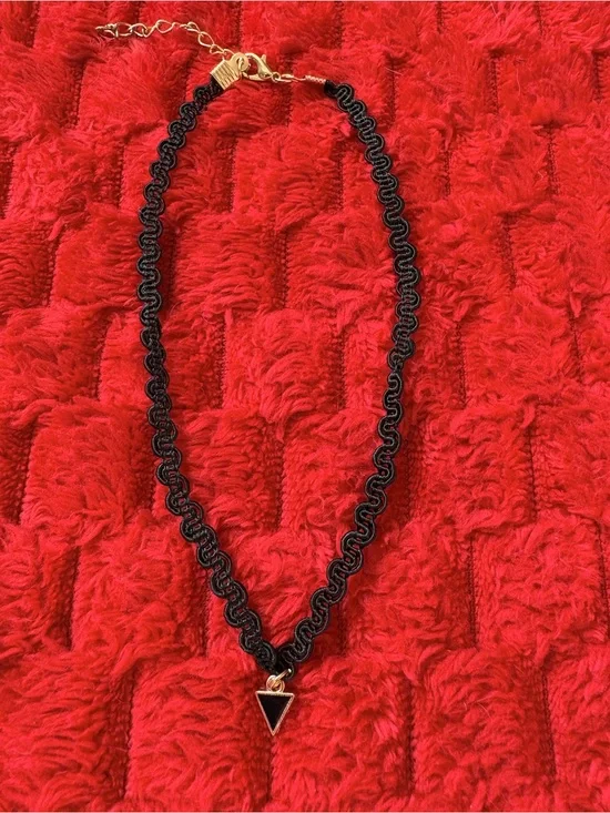 🖤 Black Triangle Pendant Choker Necklace | Adjustable Clasp