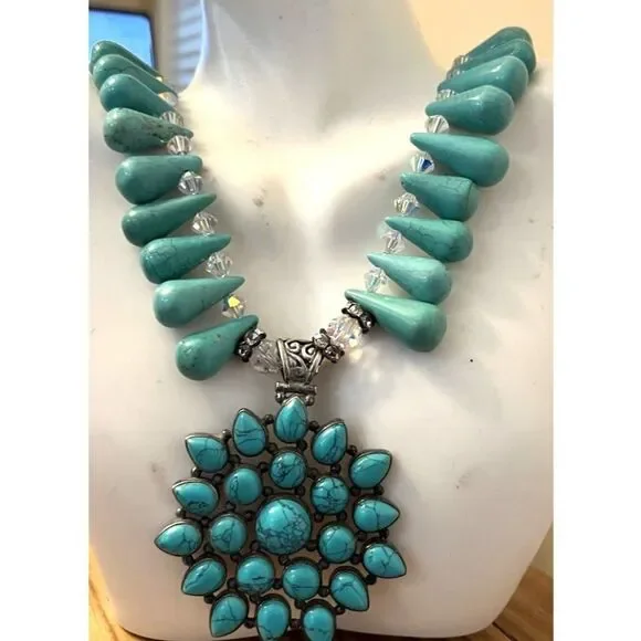 Southwestern Silver Tone Faux Turquoise Medallion Pendant Beaded Necklace