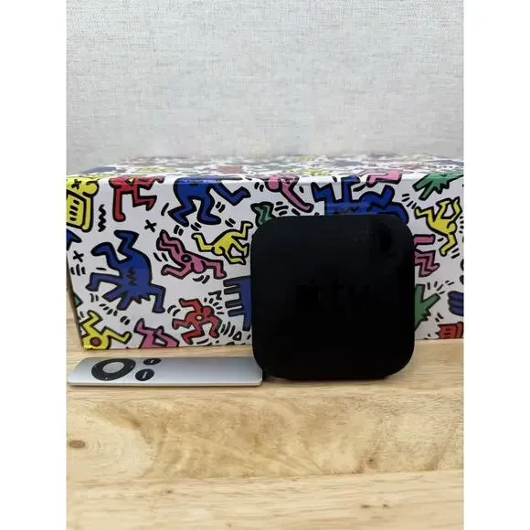 Apple A1469 TV 3rd Gen HD Wi-Fi Steaming Device W/White Remote No Cable