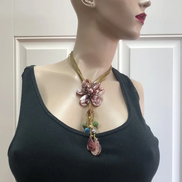 Shell Flower Necklace