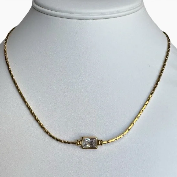 Elegant Gold or Silver Necklace with Square Pendant