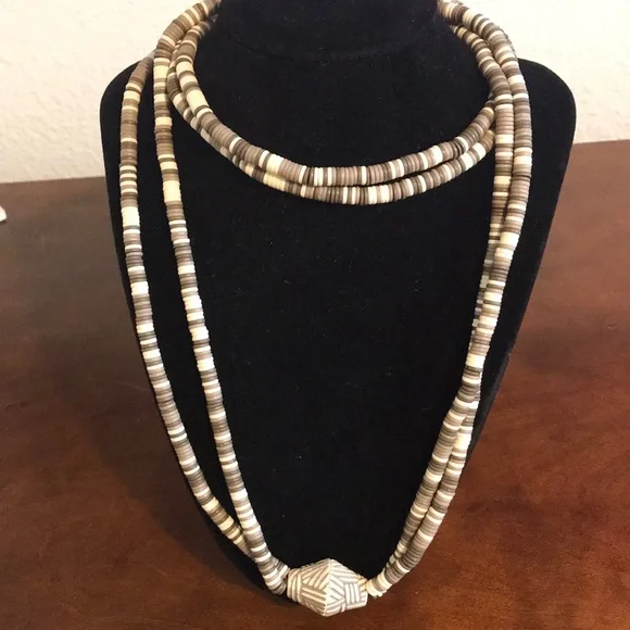 Avon Vintage 1988 Sirocco Tribal Molded Plastic Double Strand 36” Long Necklace