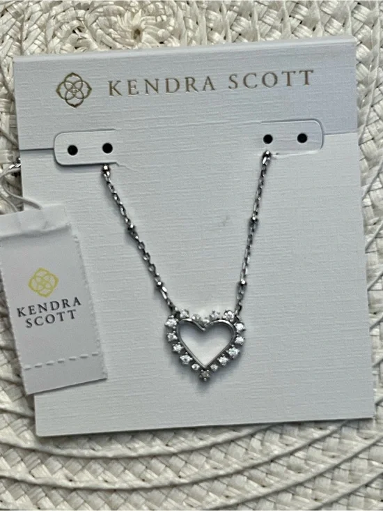 NWT Kendra Scott Ari Silver Heart Necklace With Crystals Retired & Perfect!