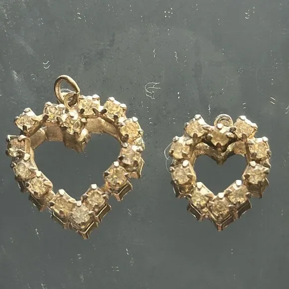 Two vintage rhinestone heart pendants‎