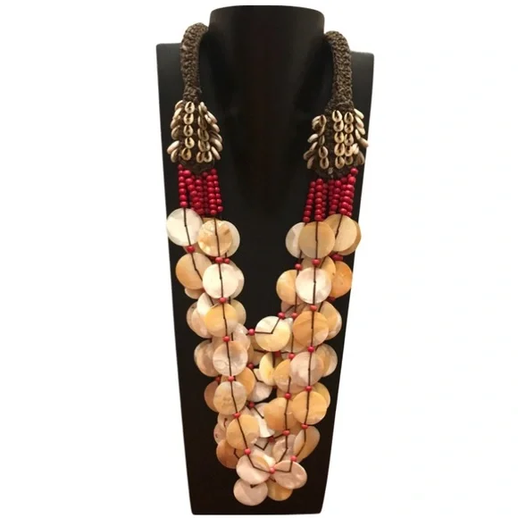 ‼️💥PRICE DROP ☄️ Handmade decorative necklaces with shells and wooden beads.
