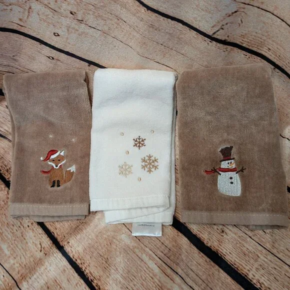 🧨🧨Festive Brown and White Hand Towels Set