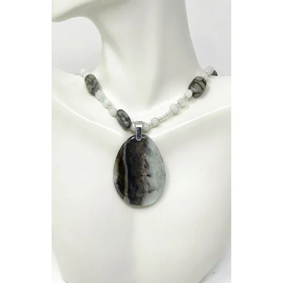 Artisan 925 Sterling Silver Banded Agate Stone Pendant Statement Necklace