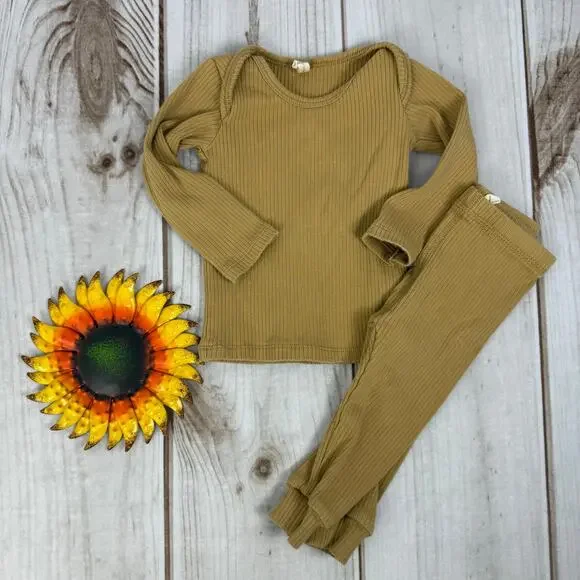 quincy‎ mae baby ribbed set 6-12M