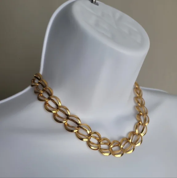 Vintage Napier Elegant Gold Tone Necklace