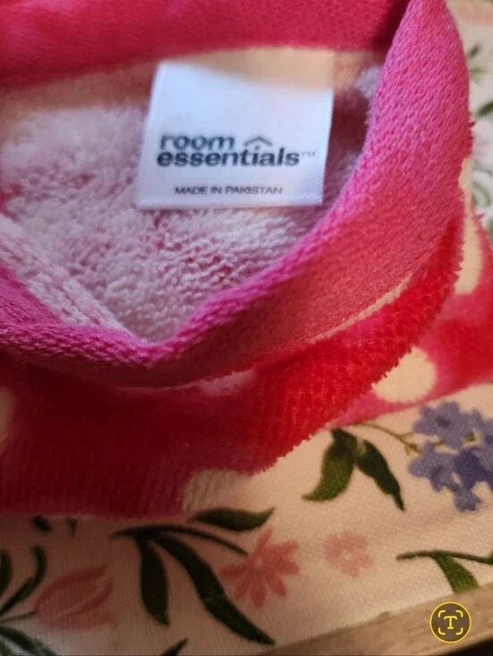 New Room Essentials Hand Towels.