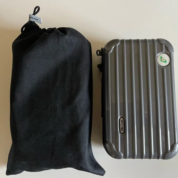 Rimowa EVA Air business class Amenity kit. （case only）